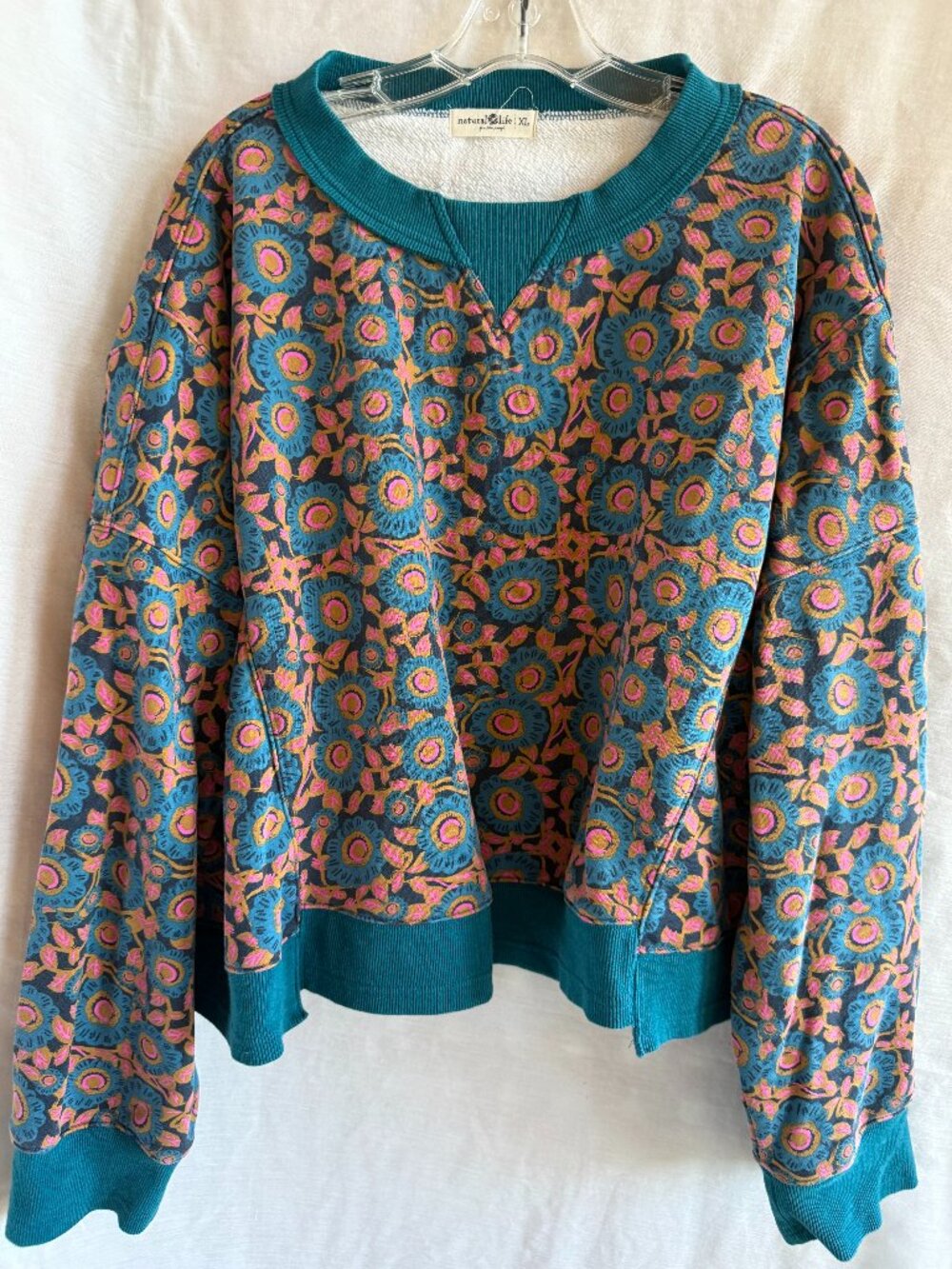 Vintage Patterned Crewneck Sweatshirt - Teal & Pink